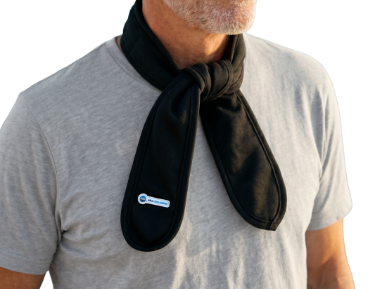 Aqua coolkeeper koelsjaal black om de nek