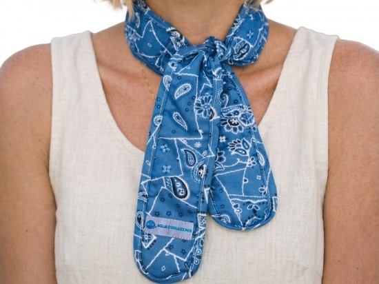 Aqua Coolkeeper koelsjaal Blue Western om de nek