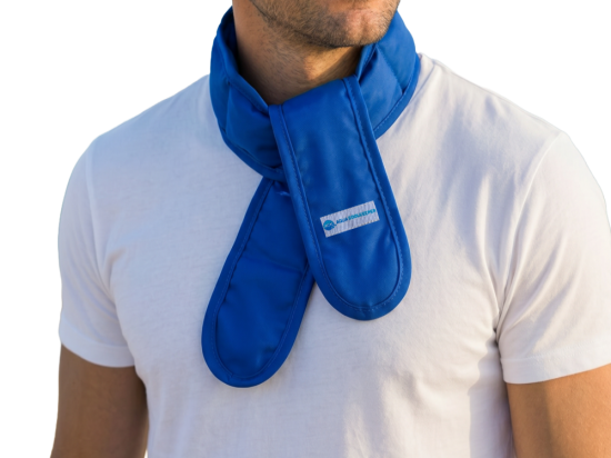 Aqua Coolkeeper Koelsjaal navy blue om de nek
