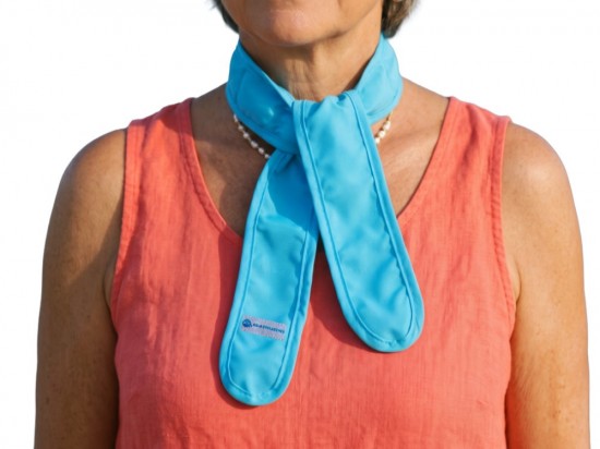 Aqua Coolkeeper Koelsjaal Ocean Blue om de nek