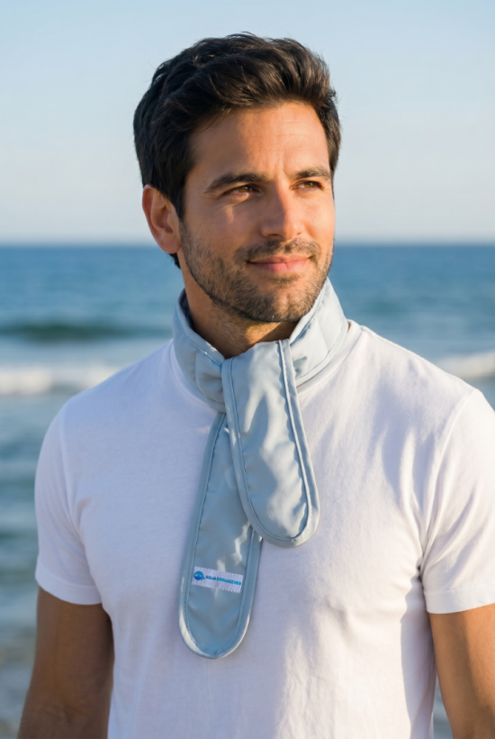 Voorbeeld van een man met Aqua coolkeeper koelsjaal silver grey
