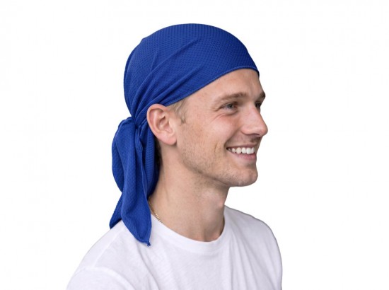 Voorbeeld van iemand met een Cooling Head Towel Blauw van voren gezien