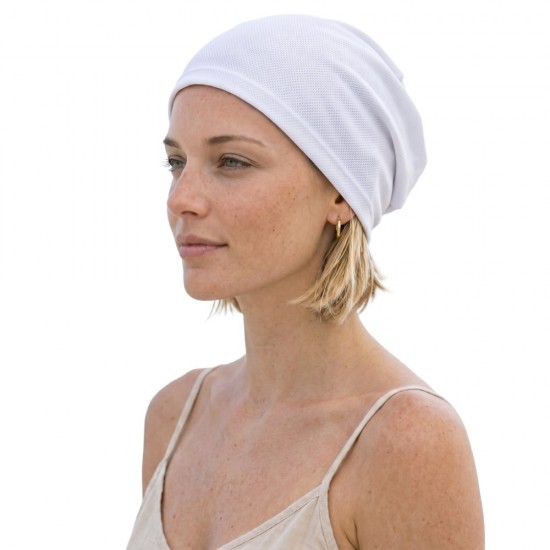 Voorbeeld van iemand die een Cooling towel col wit op het hoofd heeft